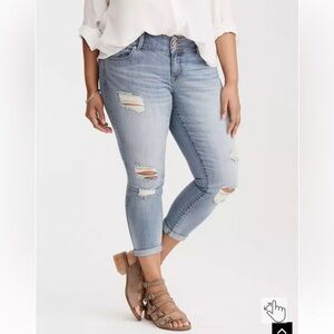 24 - torrid Crop Jegging